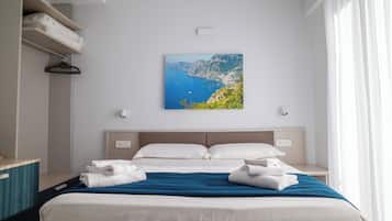 Classic-Dreibettzimmer | Allergikerbettwaren, Schreibtisch, kostenloses WLAN