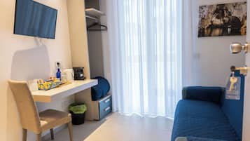 Family Quadruple Room | Hypo-allergenic bedding, desk, free WiFi