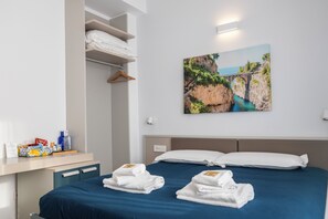 Basic Double Room | Hypo-allergenic bedding, desk, free WiFi - Divina Holiday  (Maiori)