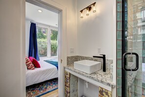 Towels, shampoo, toilet paper - Boise-Northend-Downtown-1880 Historic Charm Franklin 104 (Boise)