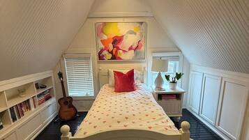 5 bedrooms, desk, iron/ironing board, free WiFi