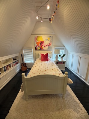 5 bedrooms, desk, iron/ironing board, free WiFi