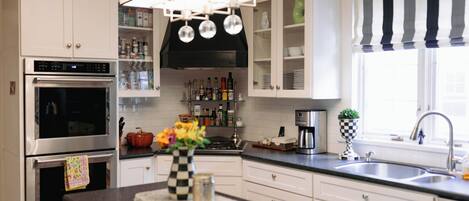 Réfrigérateur, four, plaque de cuisson, lave-vaisselle