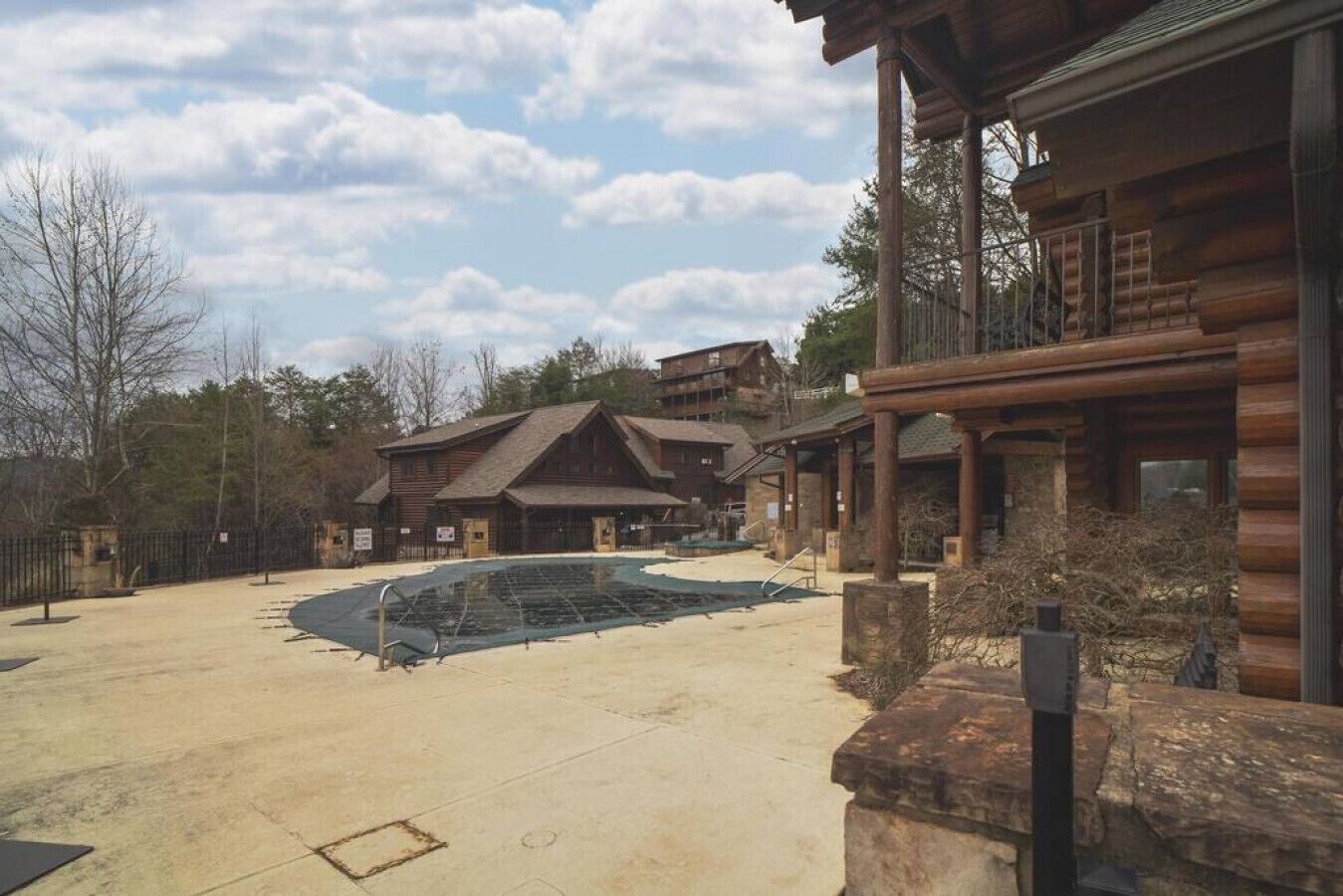 Alberca techada y alberca climatizada