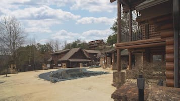 Alberca techada y alberca climatizada