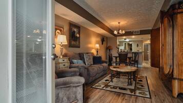 Televisión y chimenea