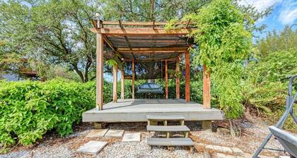 Serene modern luxury waterfront property, 8 min from the beach!