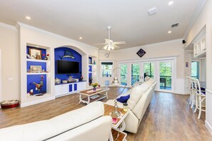 Smart TV, computer monitors