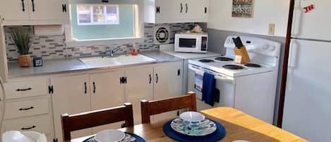 Kühlschrank, Ofen, Herdplatte, Geschirrspüler