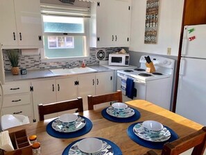 Refrigerador, horno, parrilla de estufa y lavavajillas