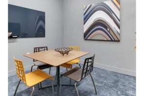 Dining - Jack London square stylish luxury 1BD apartment (Oakland)