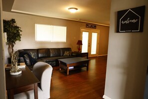 Smart TV, fireplace, DVD player, stereo