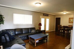 تلفزيون ذكي، مدفأة، مشغل دي في دي، ستيريو