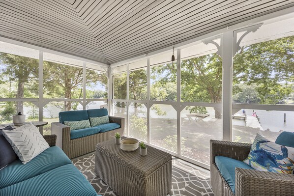 Smart TV, books - Peaceful Waterfront Retreat for Bird Lovers- Close to DC (Leonardtown)