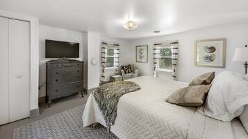 4 bedrooms, iron/ironing board, travel crib, free WiFi