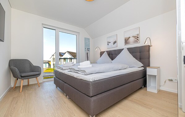 2 bedrooms, travel crib, free WiFi