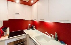 冰箱、炉灶、茶具/咖啡用具、厨具/餐具