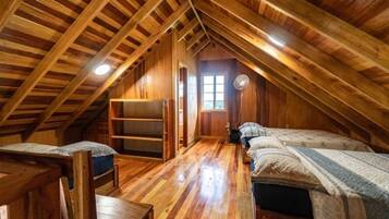 3 bedrooms, in-room safe, desk, iron/ironing board