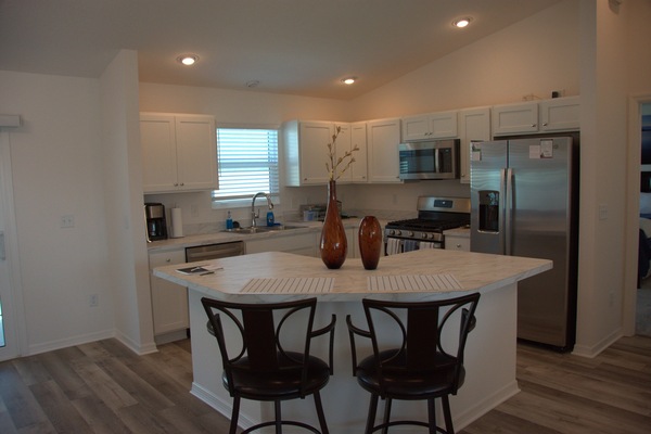 Geladeira, micro-ondas, fogão, cooktop