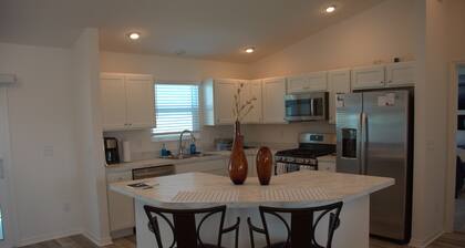 ***Great location-Mins from Brownwood! Brand New, Full-size House, Dogs Welcome!