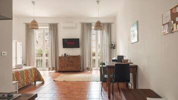 1 camera, una scrivania, insonorizzazione, Wi-Fi