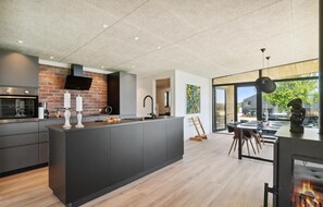 Fridge, microwave, dishwasher, coffee/tea maker