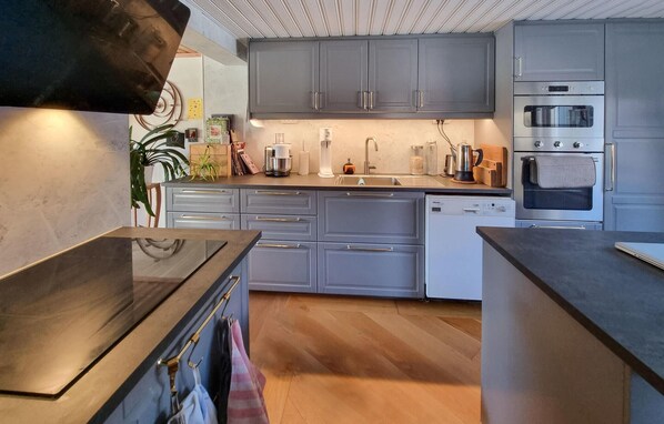 Fridge, microwave, dishwasher, coffee/tea maker