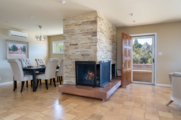 Interior - Mid-century Modern<br>3 min for plaza  (Santa Fe)