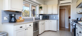 Mid-century Modern<br>3 min for plaza