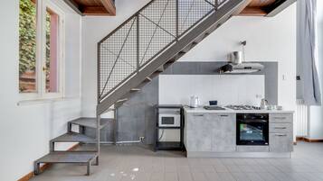 KĂŒhlschrank, Mikrowelle, Ofen, Herdplatte