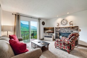 Smart TV, fireplace, DVD player - Deer Ridge Resort C207 - Amazing Mountain Views, Pool, and Tennis (Gatlinburg)