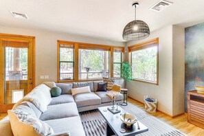 TV, fireplace - Golf Course View: Torreon Vacation Rental! (Show Low)