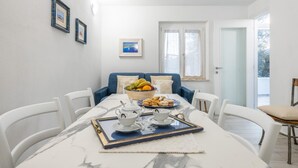 Dining - CASA ALTAMARERA: sea view  (Cala Gonone)