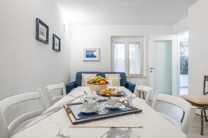 Dining - CASA ALTAMARERA: sea view  (Cala Gonone)