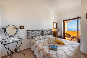 2 bedrooms, bed sheets