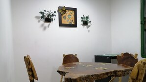 房內用餐