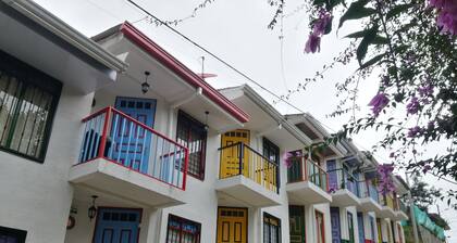 Café de Colores con balcon