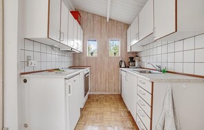 Réfrigérateur, surface de cuisson, lave-vaisselle, cafetière-théière