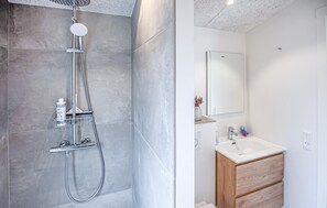 Shower - Beautiful home in Thisted with WiFi (Thisted)