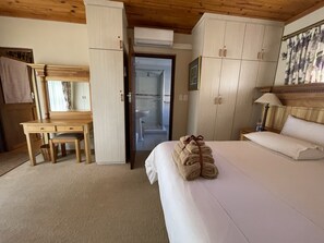 2 Schlafzimmer, Zimmersafe, Schreibtisch, Bügeleisen/Bügelbrett