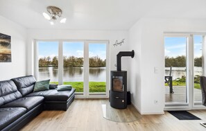 Smart-tv och eldstad