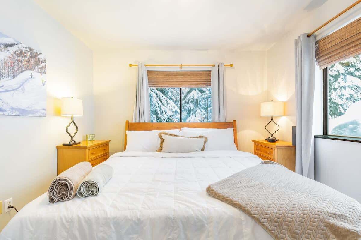 2 slaapkamers, een bureau, een strijkplank/strijkijzer, gratis wifi