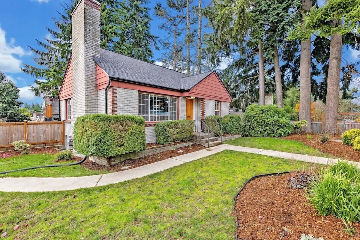 Stylish 3BR Home in West Seattle w/ Fenced Yard