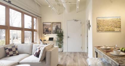 Chic View Loft at Historic Plaza - Spacious 470 Sq Ft
