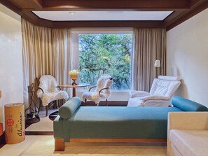 Apartamento | Sala de estar | Una Smart TV, una chimenea, Netflix, servicios de streaming