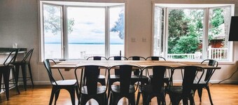 Lakeside Sunrise Cottage with hot tub