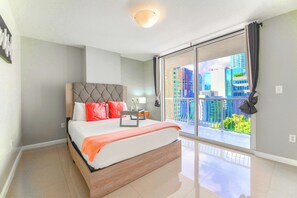 Luxury Condo, 3 Bedrooms, City View | Premium bedding, blackout curtains, iron/ironing board, free WiFi - Well-Appointed Condos in Brickell (Miami)
