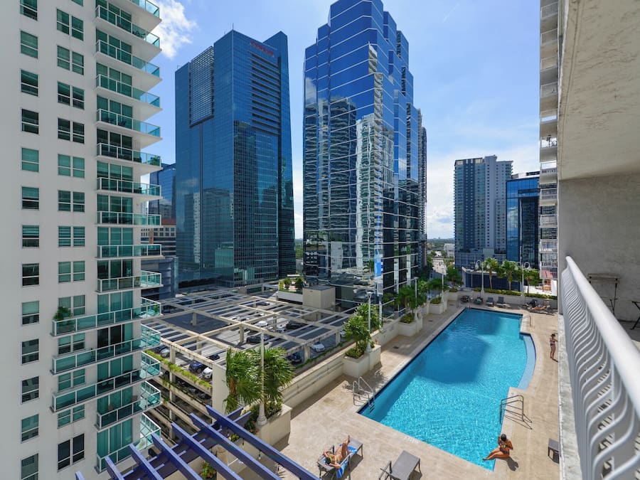 Condo superluxo, 2 quartos, vista para a cidade | Sacada