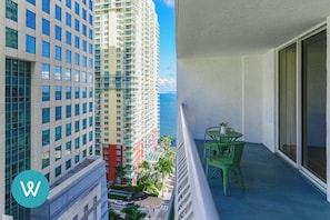 Condo Cao cấp, 1 phòng ngủ, quang cảnh thành phố | Ban công