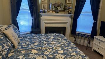 4 bedrooms, desk, iron/ironing board, WiFi